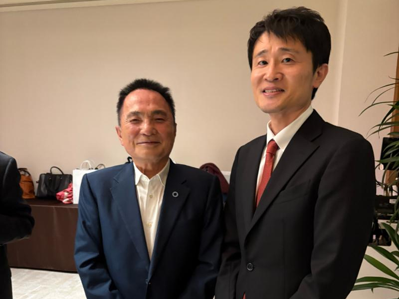 左側が関西電力病院 清野 裕（Seino Yutaka）総長です。
